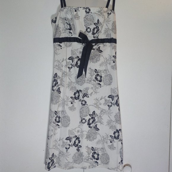 Dress - Picture 2 of 9